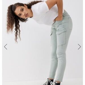 True religion cargo pants jeans 
Halle model